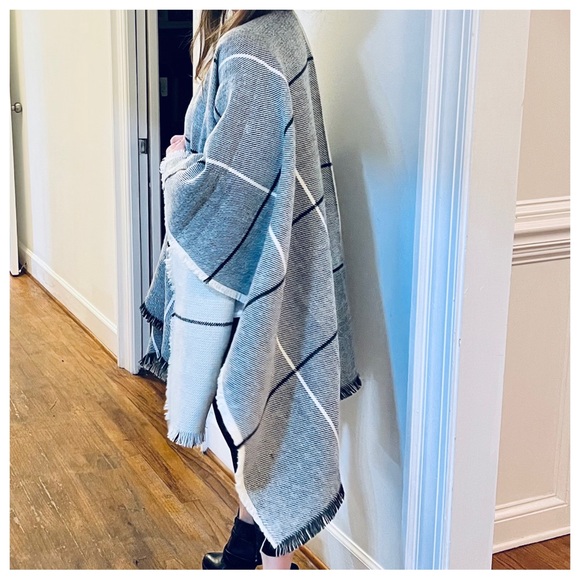 Chic Boho Fabulous Poncho Shawl - Picture 9 of 10